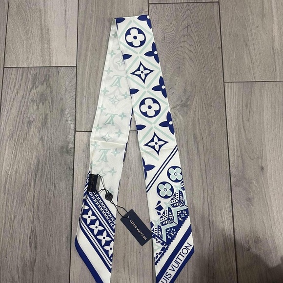 Louis Vuitton Monogram Blue and White Scarf - Picture 1 of 3